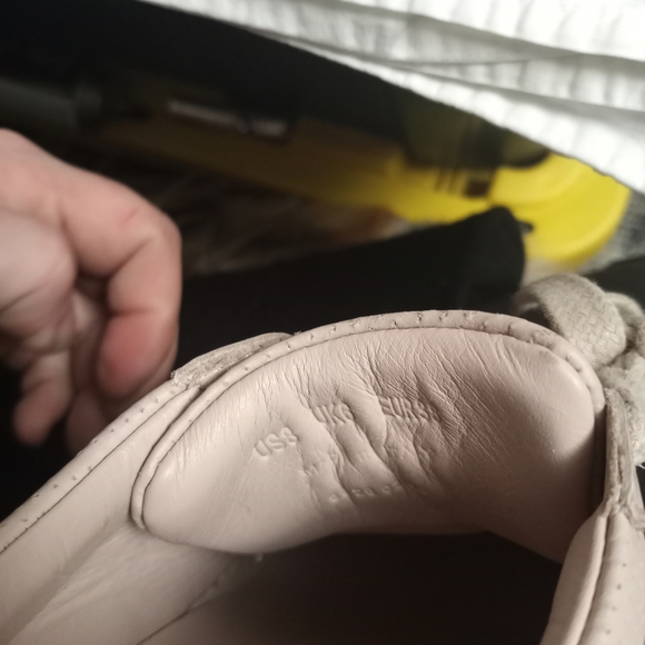 GREATS - The Royale Perforated Women's Sneaker in Blush - Picture 6 of 10